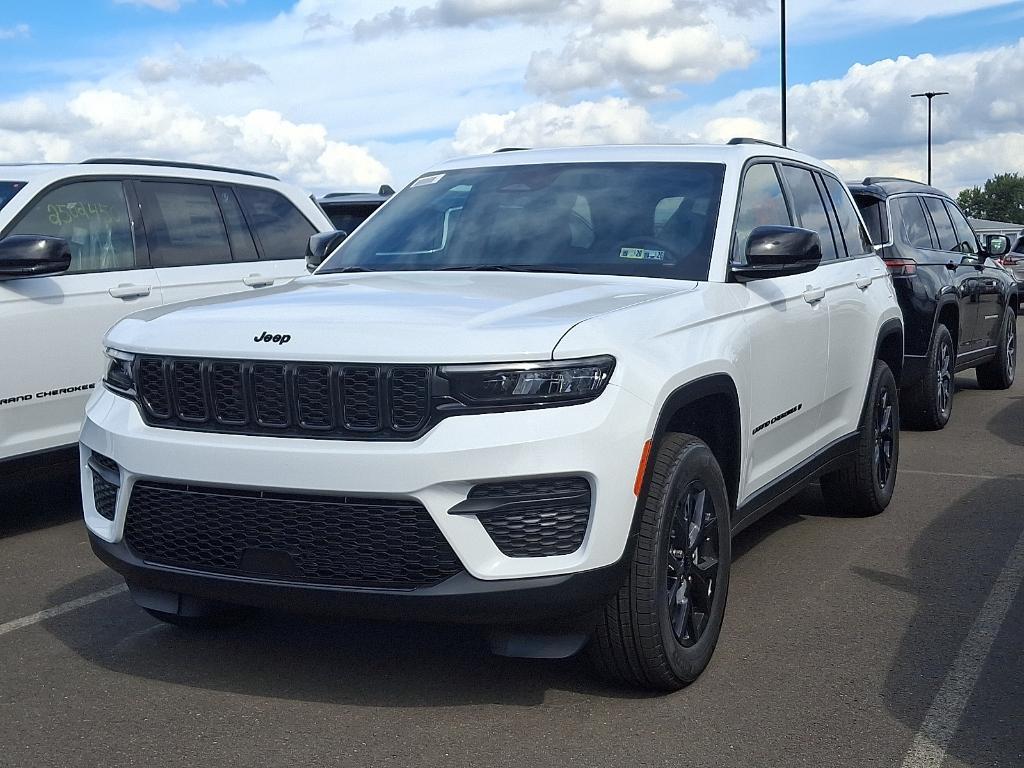 new 2025 Jeep Grand Cherokee car, priced at $39,946