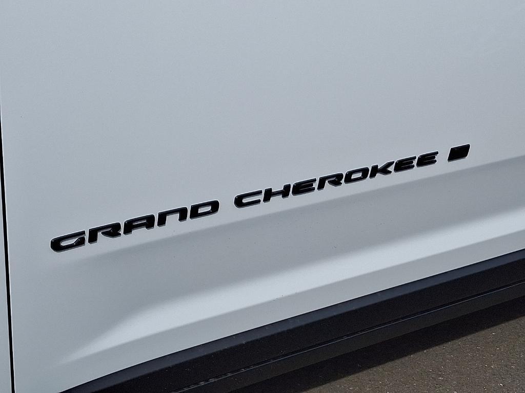 new 2025 Jeep Grand Cherokee car, priced at $39,946