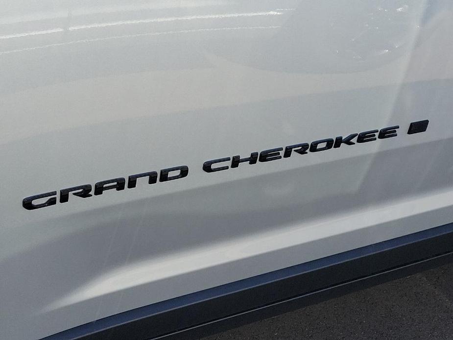 new 2024 Jeep Grand Cherokee L car, priced at $41,586