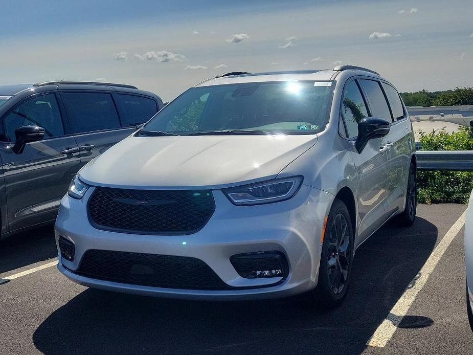 new 2024 Chrysler Pacifica car, priced at $41,091