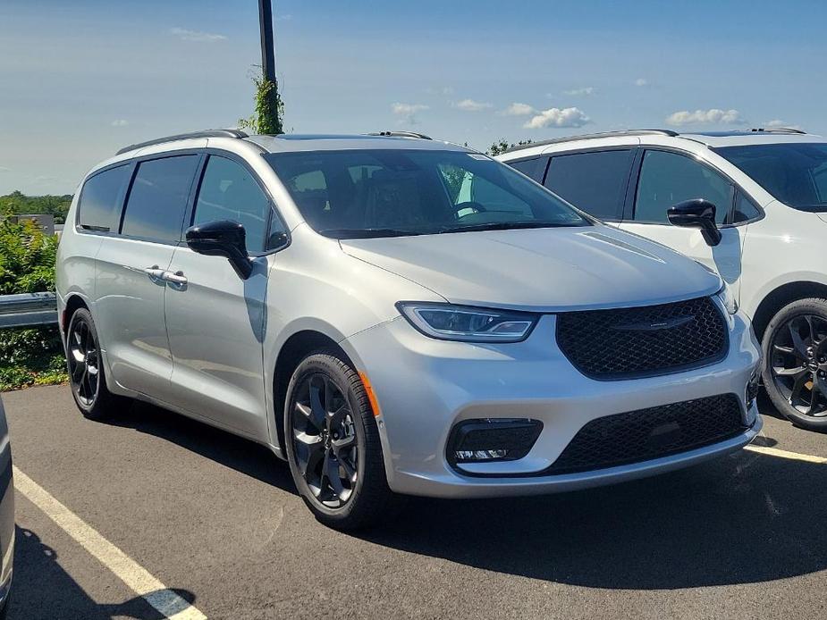 new 2024 Chrysler Pacifica car, priced at $41,091