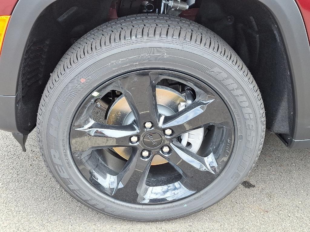 new 2025 Jeep Grand Cherokee car, priced at $40,686