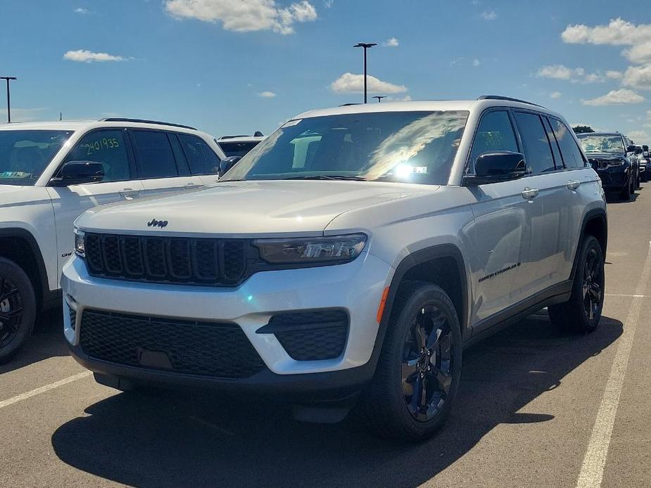 new 2024 Jeep Grand Cherokee car, priced at $43,207