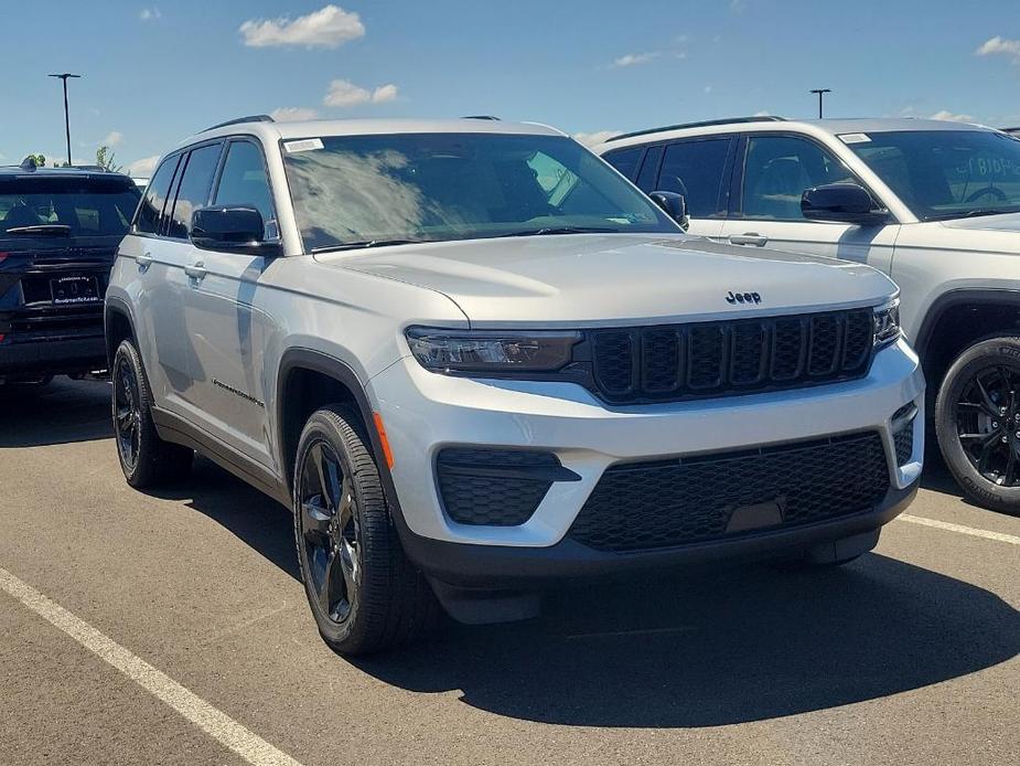 new 2024 Jeep Grand Cherokee car, priced at $43,207