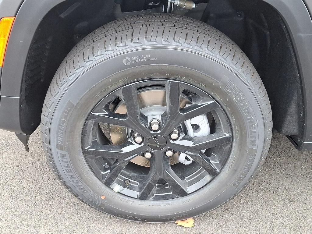 new 2025 Jeep Grand Cherokee car, priced at $40,541