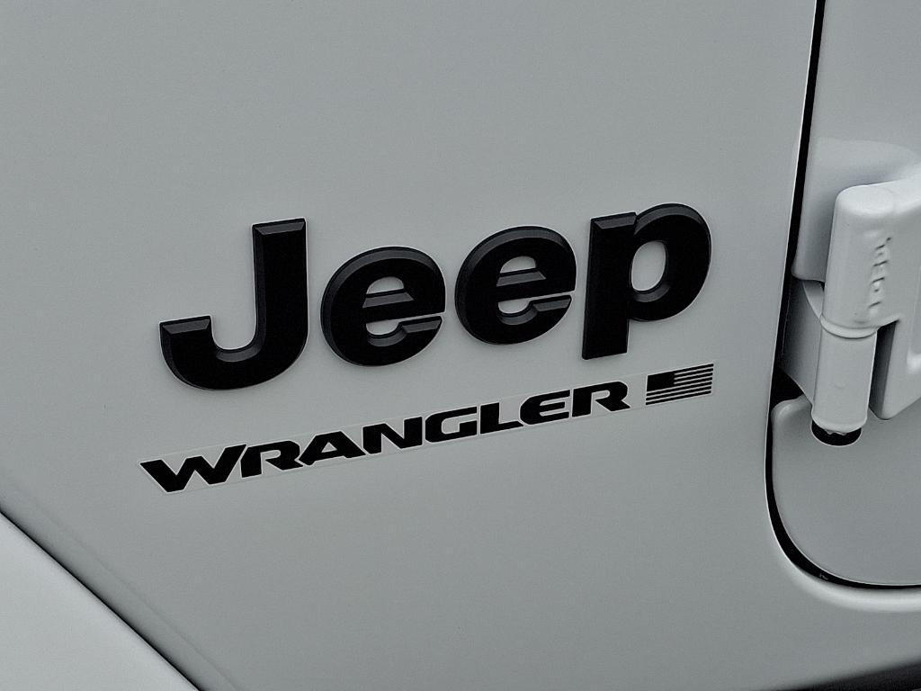 new 2025 Jeep Wrangler car, priced at $44,421