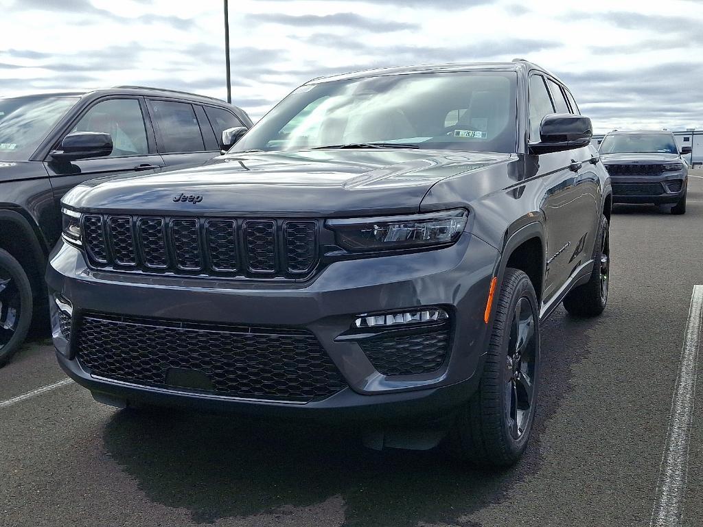 new 2025 Jeep Grand Cherokee car, priced at $46,546