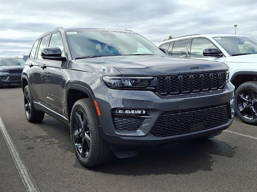 new 2025 Jeep Grand Cherokee car, priced at $46,546