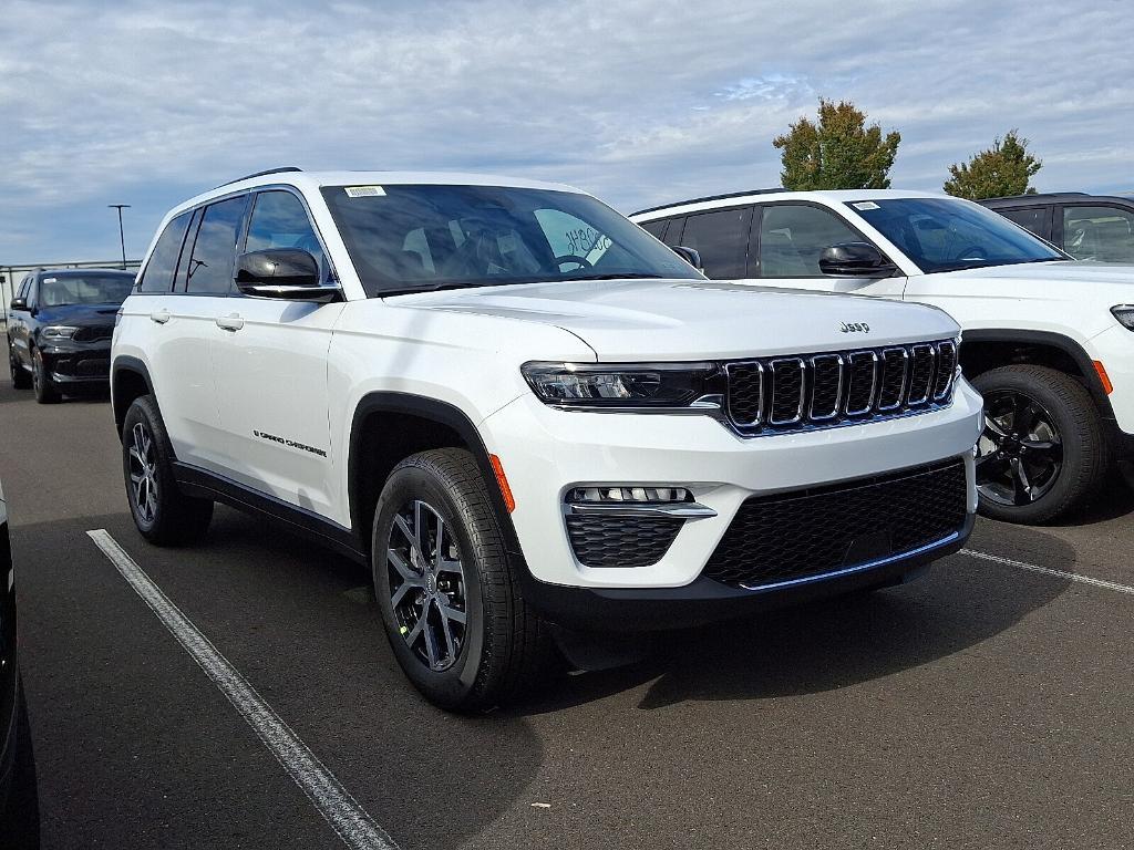 new 2025 Jeep Grand Cherokee car, priced at $43,226