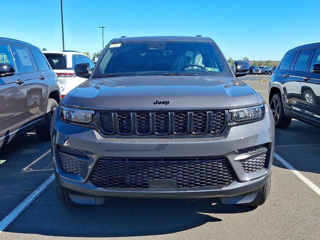 new 2025 Jeep Grand Cherokee car, priced at $40,541