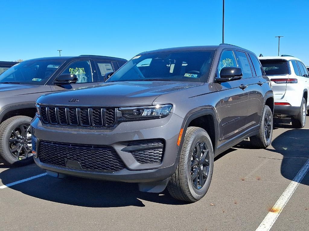 new 2025 Jeep Grand Cherokee car, priced at $40,541