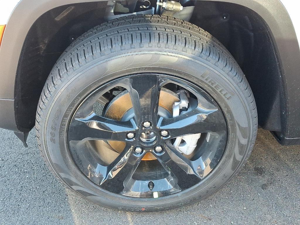 new 2025 Jeep Grand Cherokee car, priced at $45,951