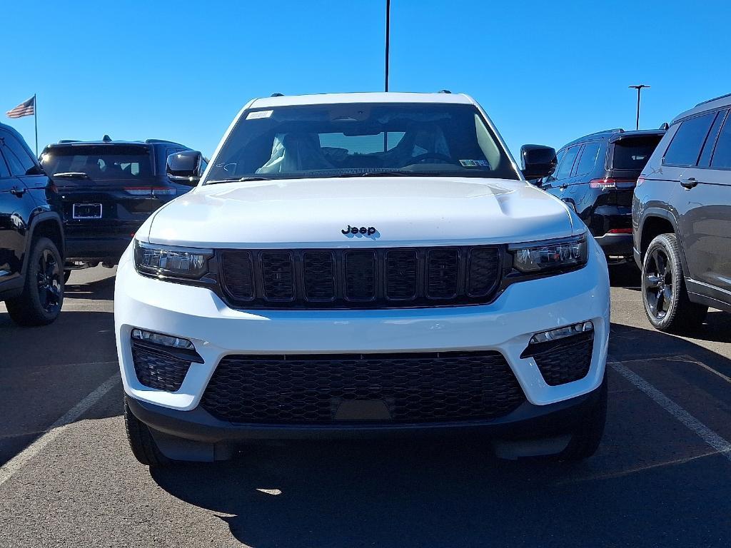 new 2025 Jeep Grand Cherokee car, priced at $45,951