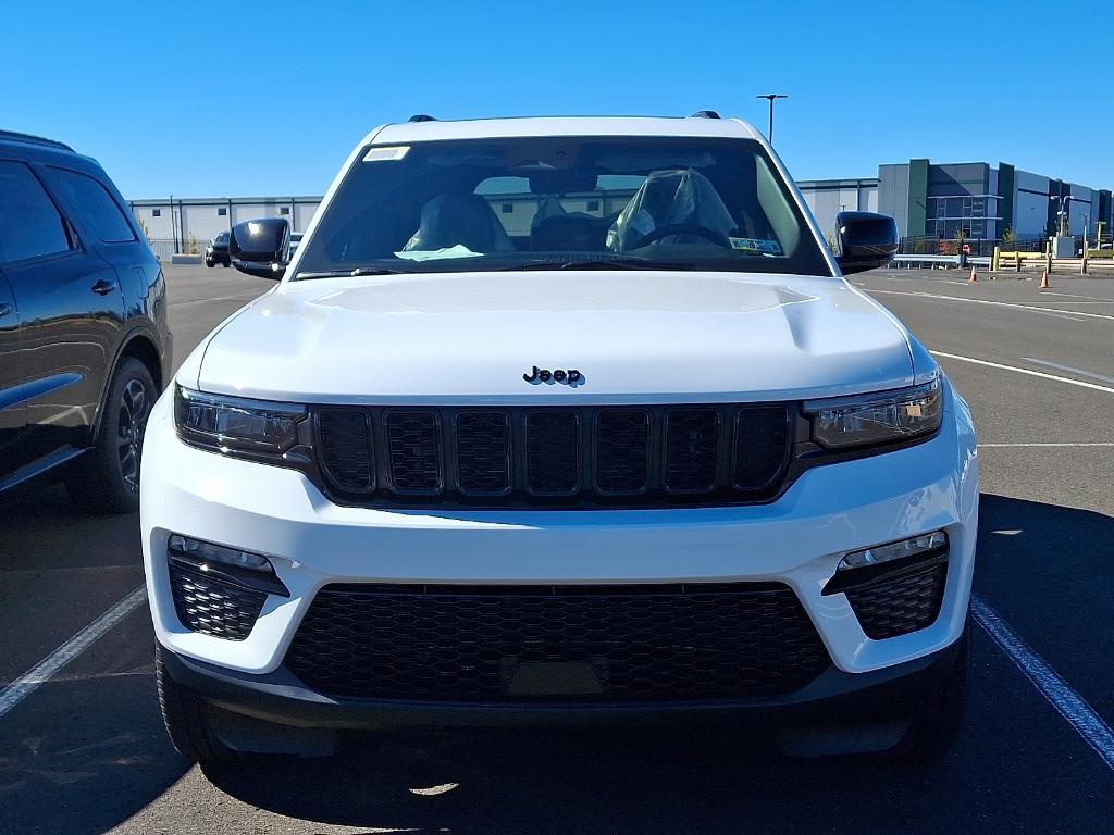 new 2025 Jeep Grand Cherokee car, priced at $45,951
