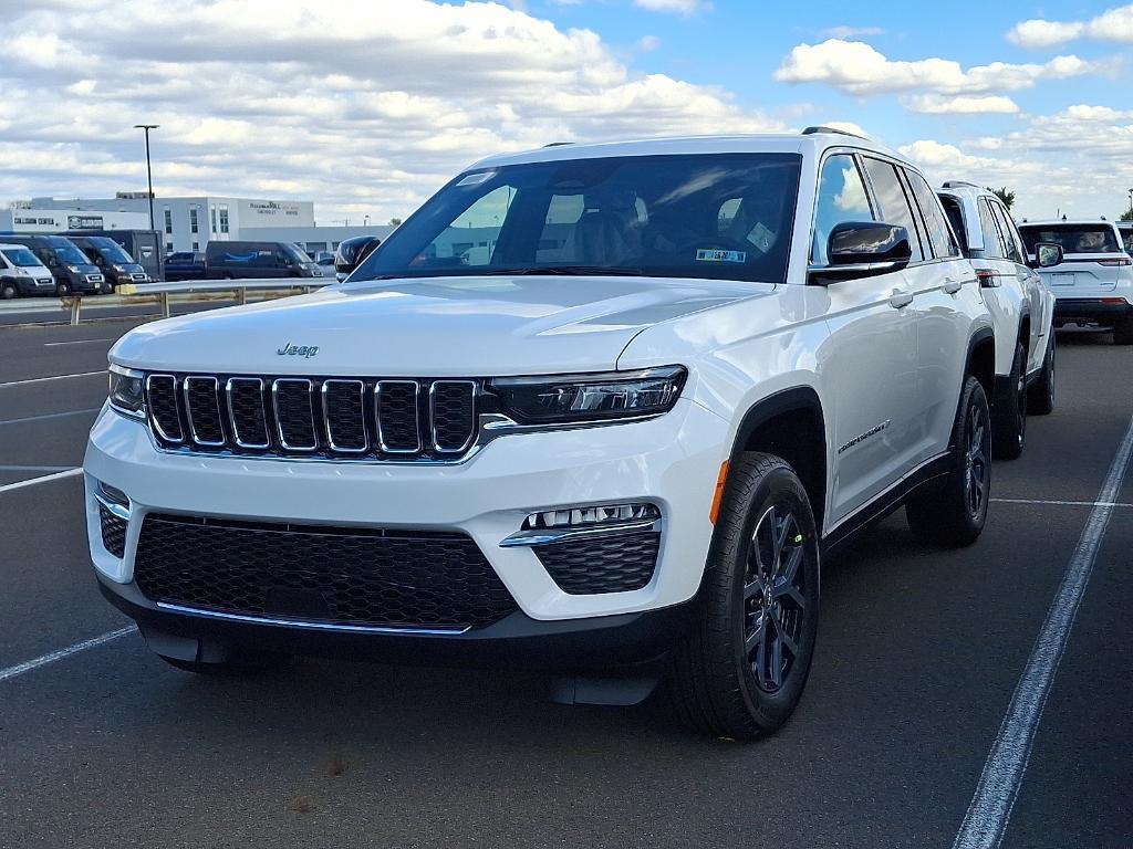 new 2025 Jeep Grand Cherokee car, priced at $40,711