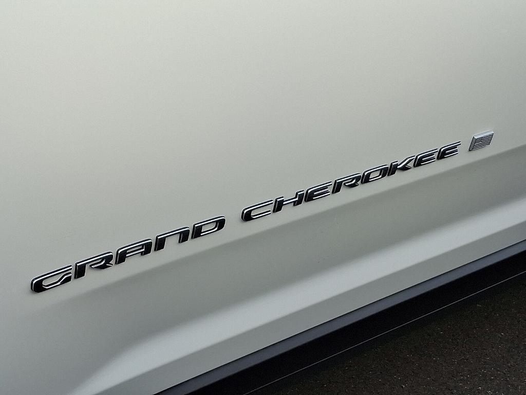 new 2025 Jeep Grand Cherokee car, priced at $40,711