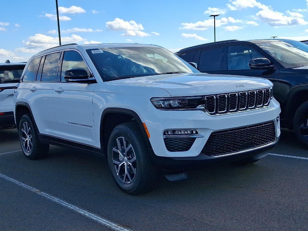 new 2025 Jeep Grand Cherokee car, priced at $40,711