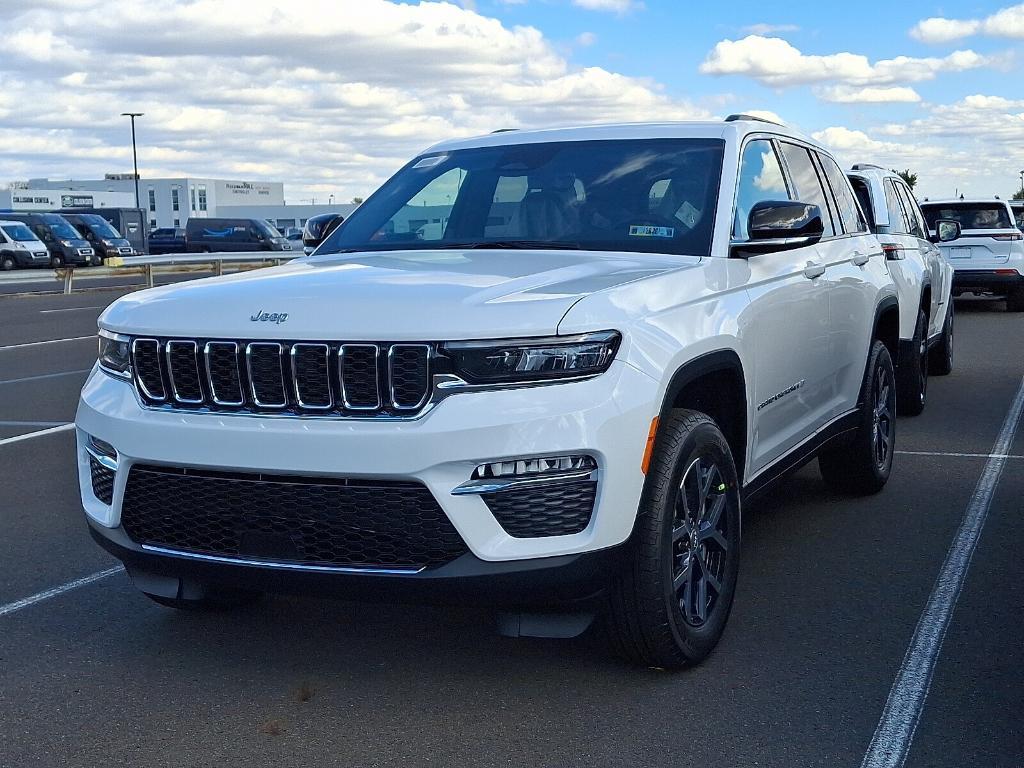 new 2025 Jeep Grand Cherokee car, priced at $40,711