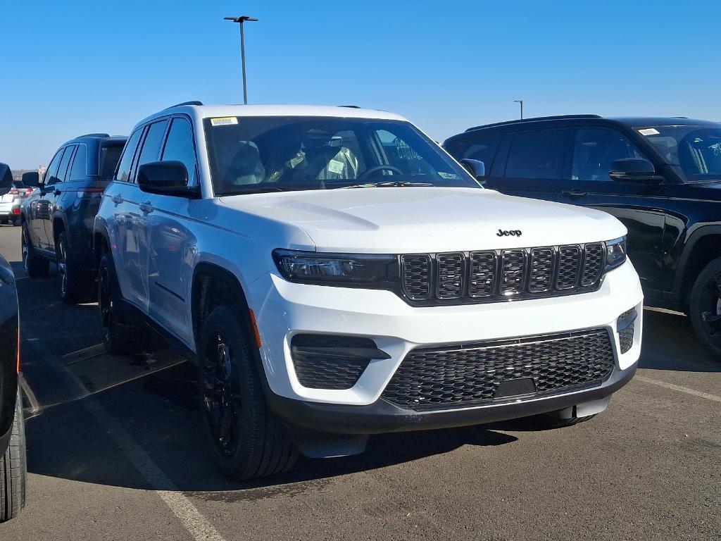 new 2025 Jeep Grand Cherokee car, priced at $43,211