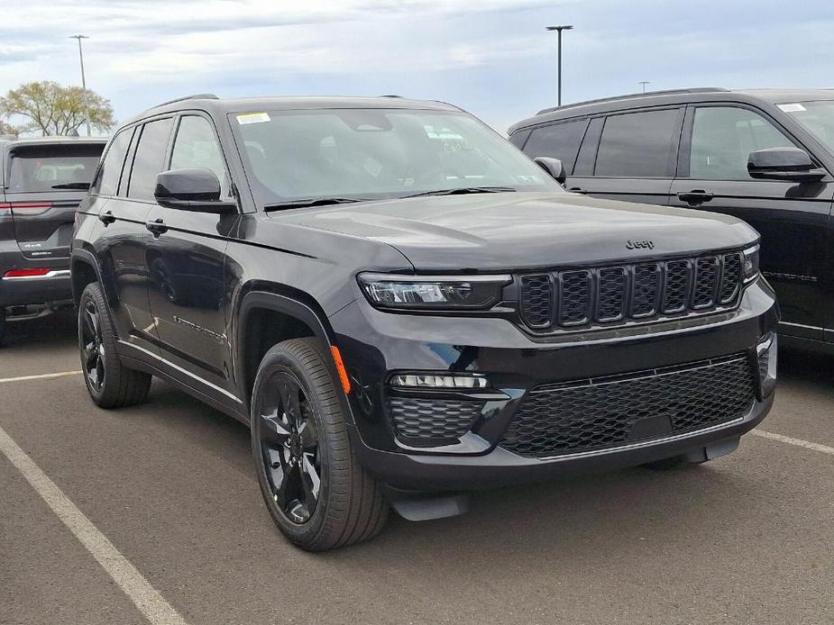 new 2025 Jeep Grand Cherokee car, priced at $49,576