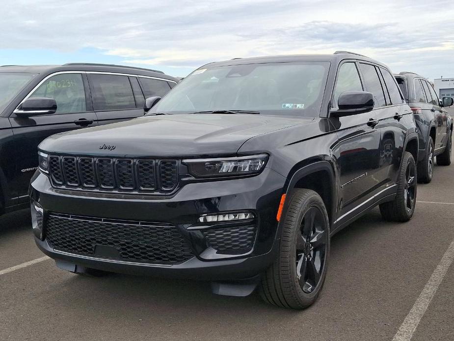 new 2025 Jeep Grand Cherokee car, priced at $49,576