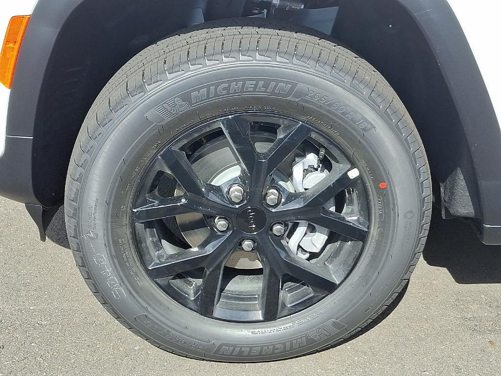 new 2025 Jeep Grand Cherokee car, priced at $39,946