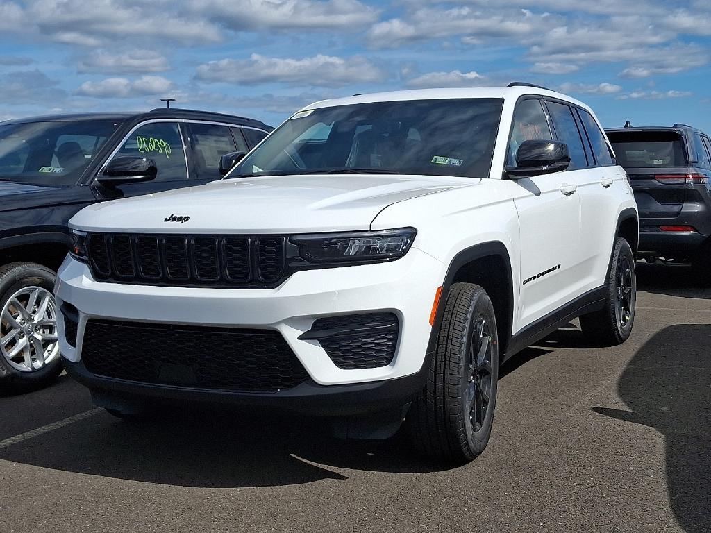 new 2025 Jeep Grand Cherokee car, priced at $39,946