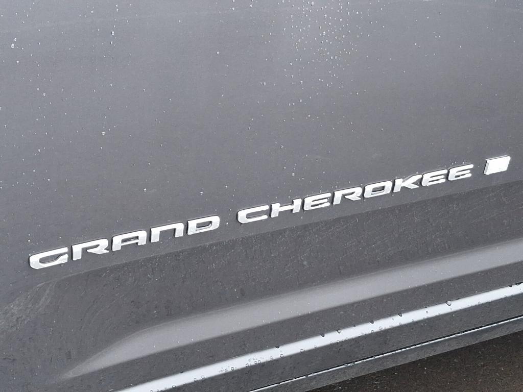 new 2025 Jeep Grand Cherokee car, priced at $42,326