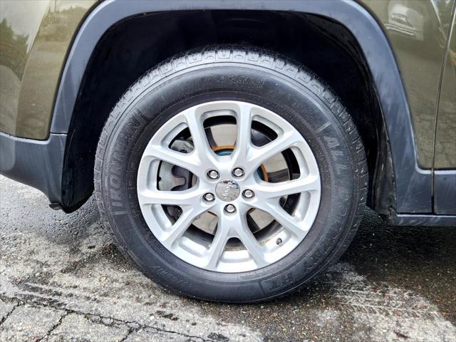 used 2015 Jeep Cherokee car, priced at $9,999
