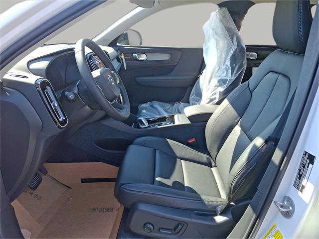 new 2025 Volvo XC40 car, priced at $42,040