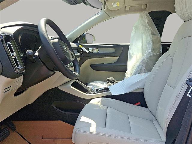 new 2025 Volvo XC40 car, priced at $49,585