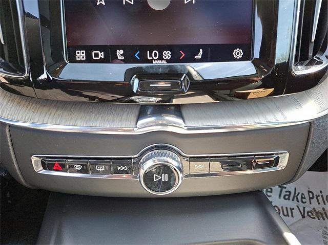 used 2022 Volvo XC60 car, priced at $38,992
