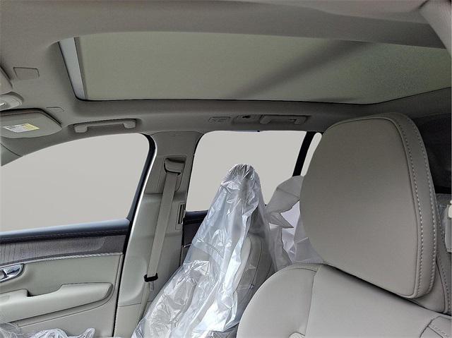 new 2025 Volvo XC90 car, priced at $73,085