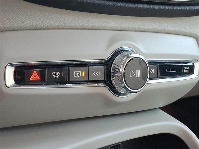 used 2020 Volvo XC40 car, priced at $21,992