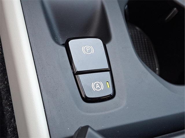 used 2020 Volvo XC40 car, priced at $21,992
