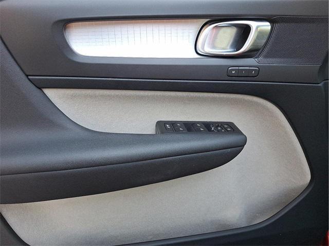 used 2020 Volvo XC40 car, priced at $21,992