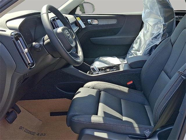 new 2025 Volvo XC40 car, priced at $51,565