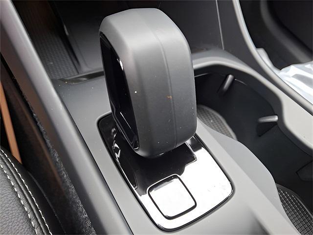 new 2025 Volvo XC40 car, priced at $46,035