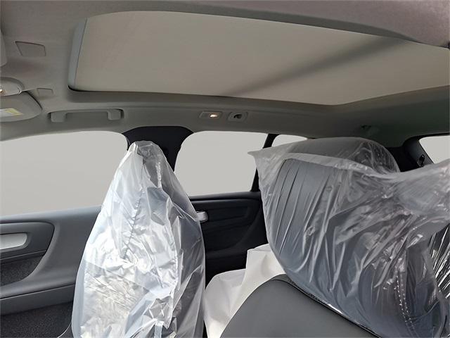 new 2025 Volvo XC40 car, priced at $46,035