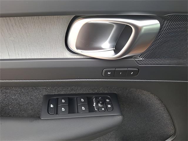 new 2025 Volvo XC40 car, priced at $46,035