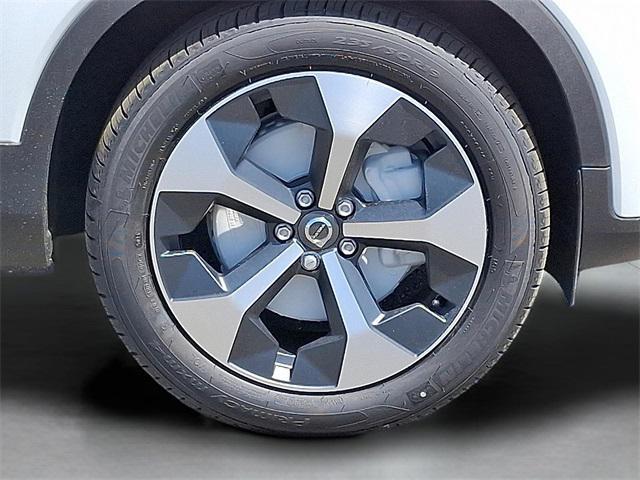 new 2025 Volvo XC40 car, priced at $46,035