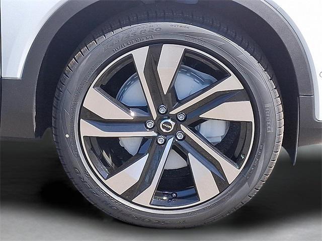 new 2025 Volvo XC40 car, priced at $51,565