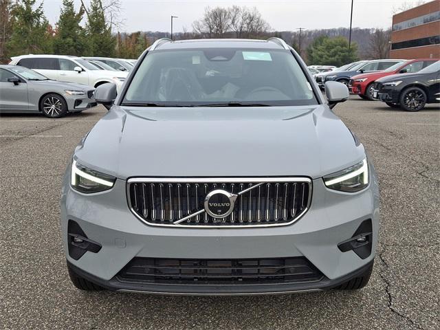 new 2025 Volvo XC40 car, priced at $51,040