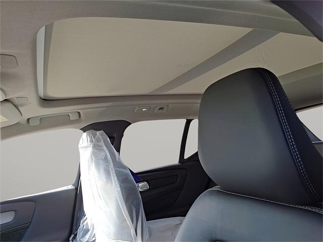new 2025 Volvo XC40 car, priced at $51,040