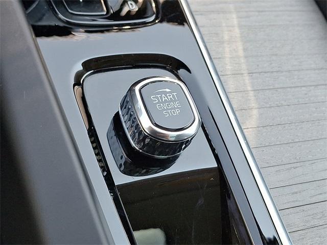 new 2025 Volvo XC60 car, priced at $41,991