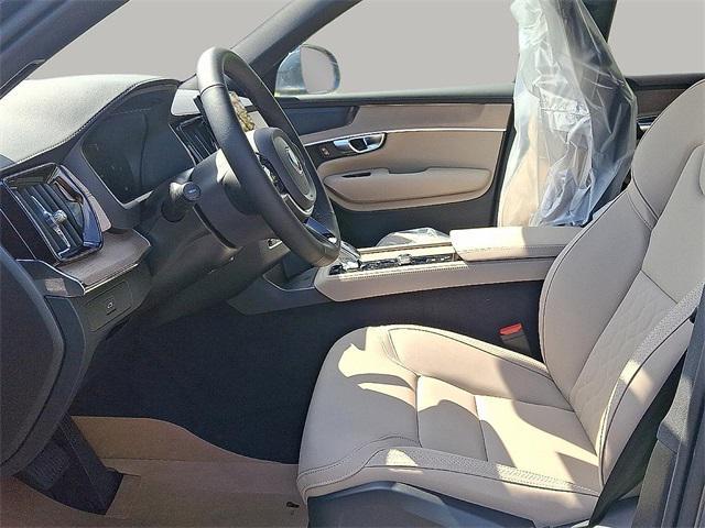 new 2025 Volvo XC90 car, priced at $70,285