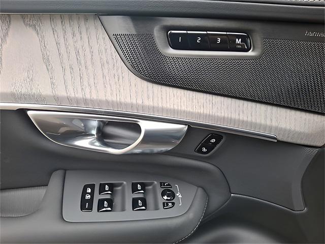 new 2025 Volvo XC90 car, priced at $72,845