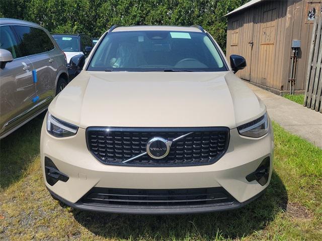 new 2025 Volvo XC40 car, priced at $51,040