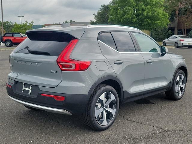 new 2025 Volvo XC40 car, priced at $46,015