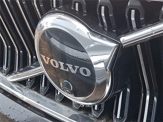new 2025 Volvo XC40 car, priced at $52,545
